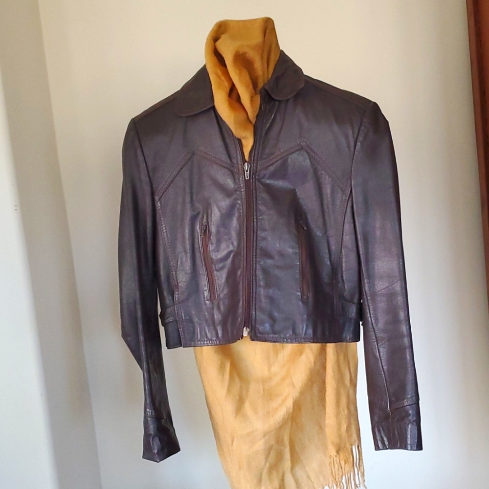 Vintage leather jacket womens small.